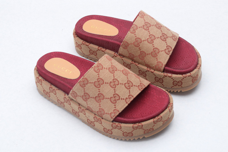 GUC LEATHER SLIDE