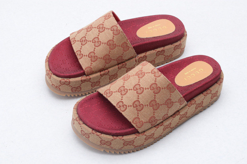 GUC LEATHER SLIDE