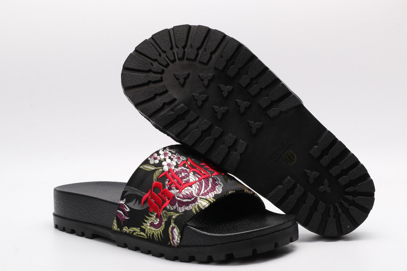 GUC LEATHER SLIDE