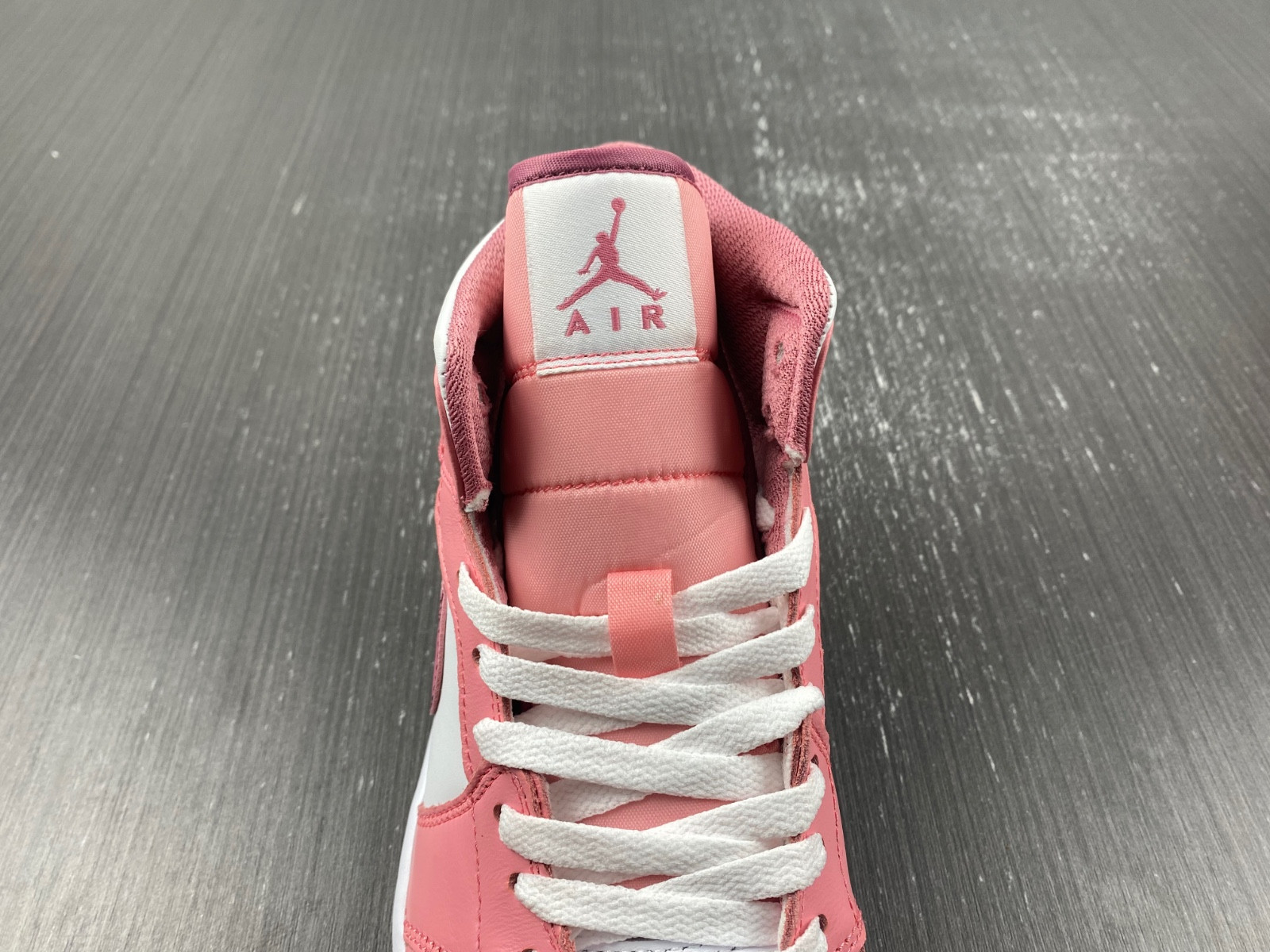 Jordan 1 Mid Valentine