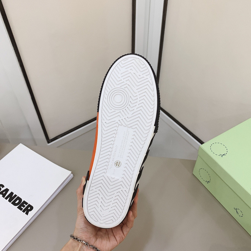 Off-White c/o Virgil Abloh