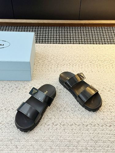 P*DA Slippers（SHINY BLACK)