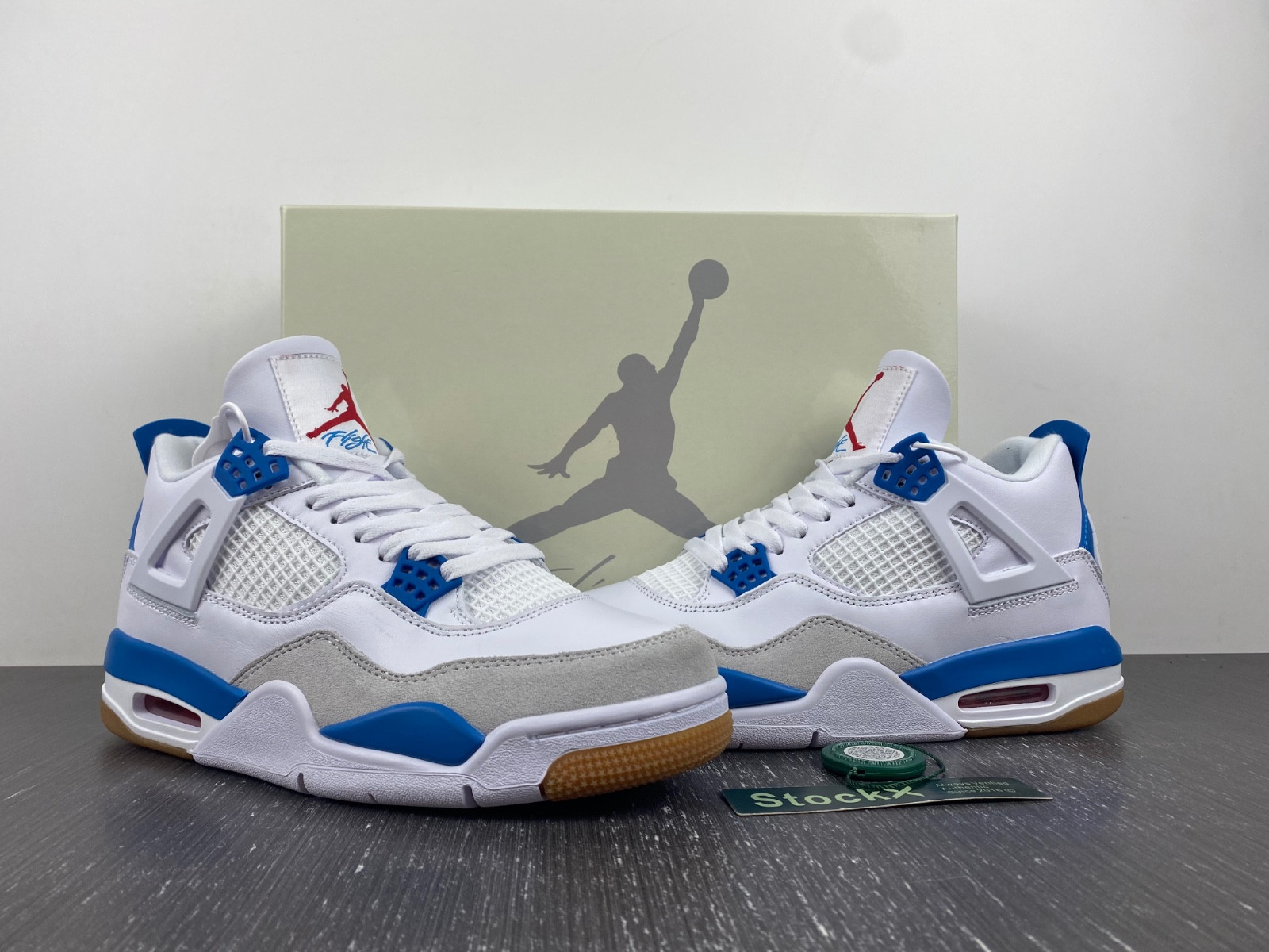 NIKE SB X AIR JORDAN 4 DR5415-104