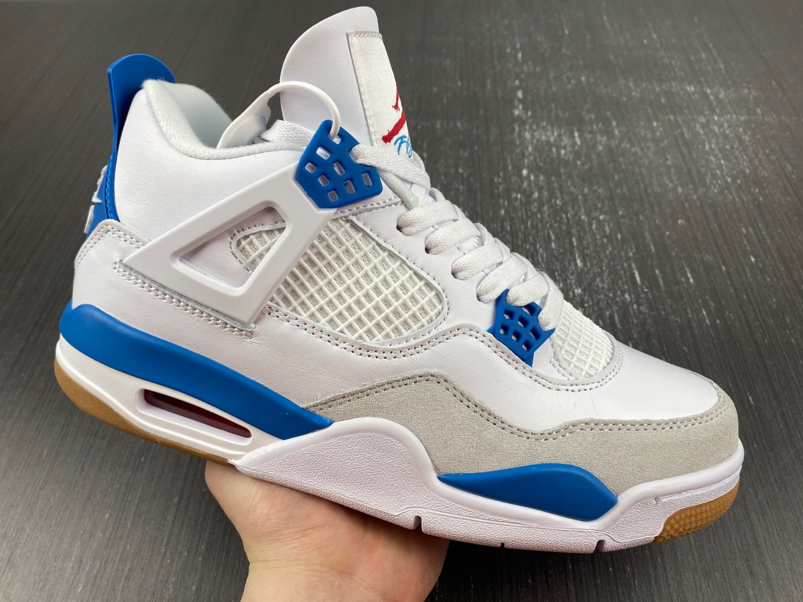 NIKE SB X AIR JORDAN 4 DR5415-104