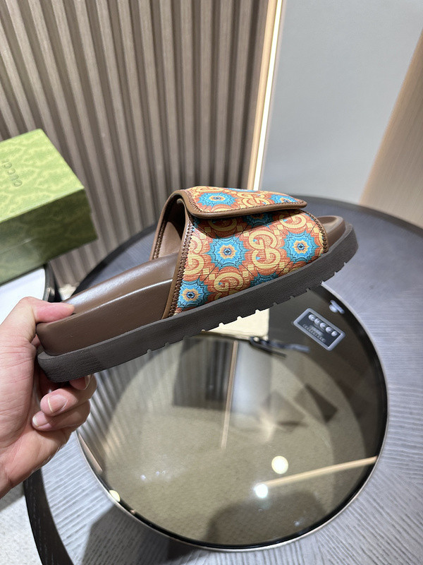 GUC LEATHER SLIDE