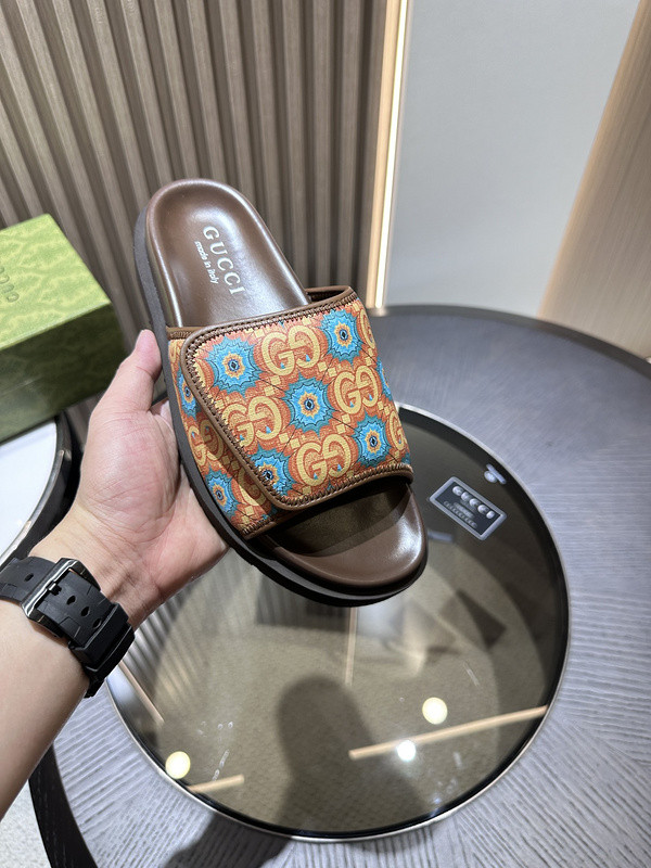 GUC LEATHER SLIDE