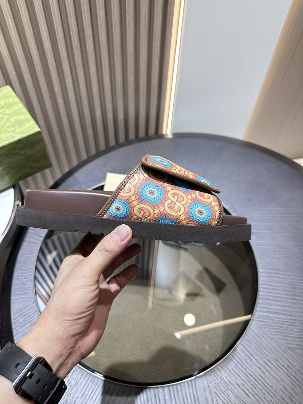 GUC LEATHER SLIDE