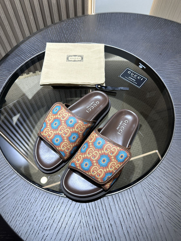 GUC LEATHER SLIDE