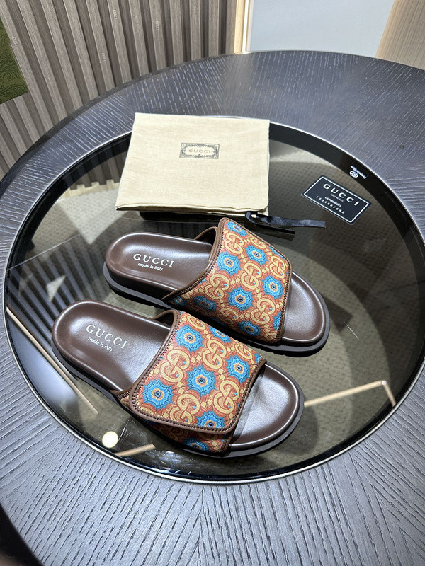 GUC LEATHER SLIDE