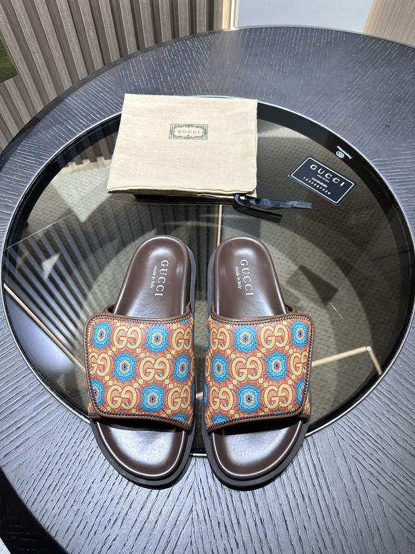 GUC LEATHER SLIDE