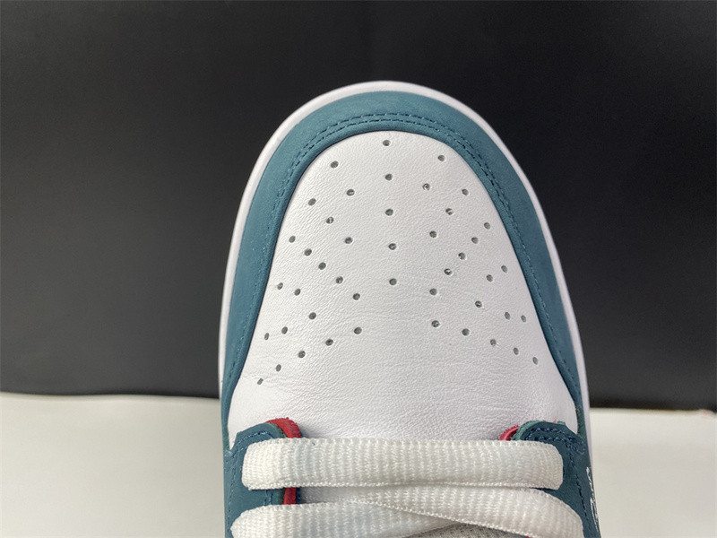 PARRA X NIKE SB DUNK LOW DH7695-100