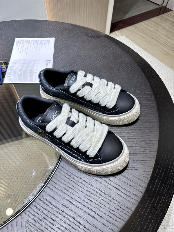 DR B33 SNEAKER