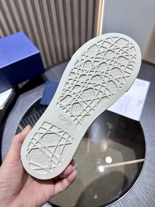 DR B33 SNEAKER
