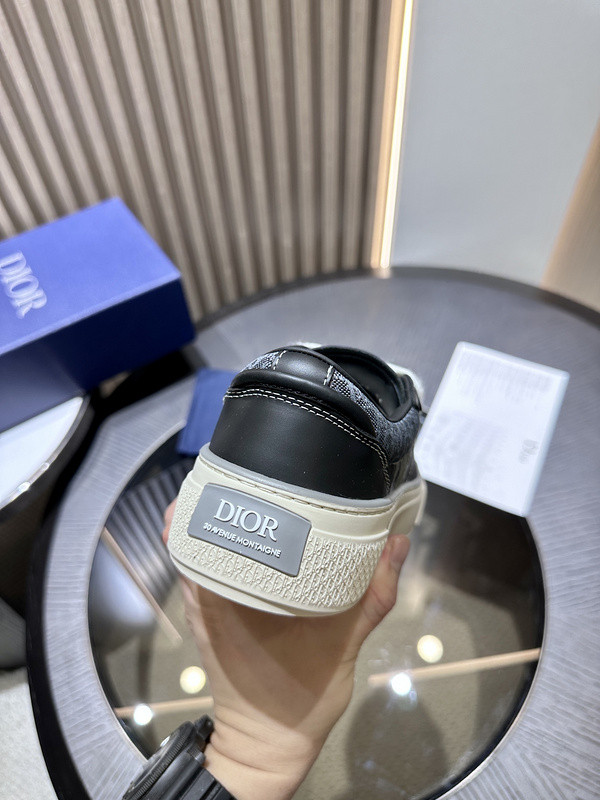 DR B33 SNEAKER