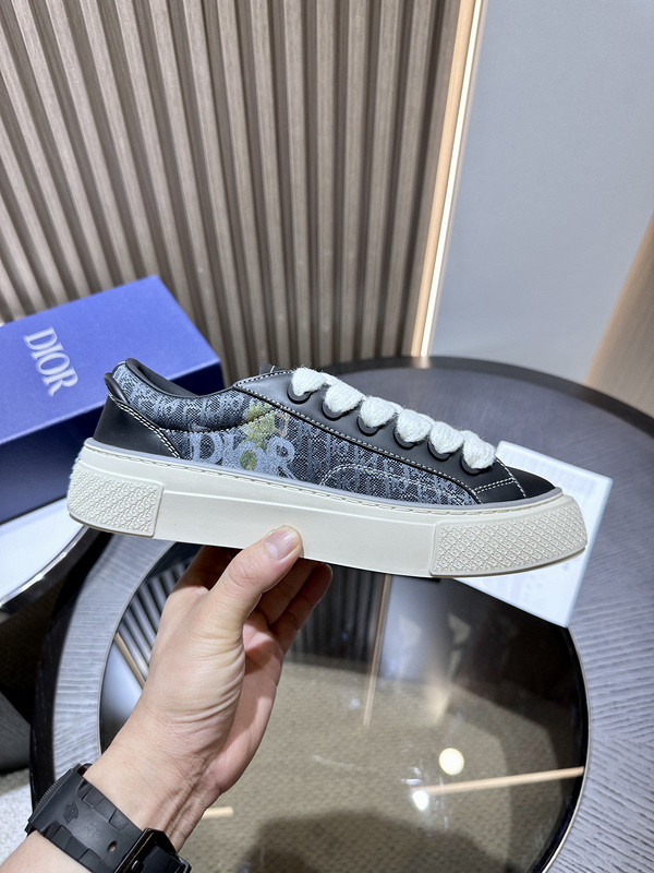 DR B33 SNEAKER