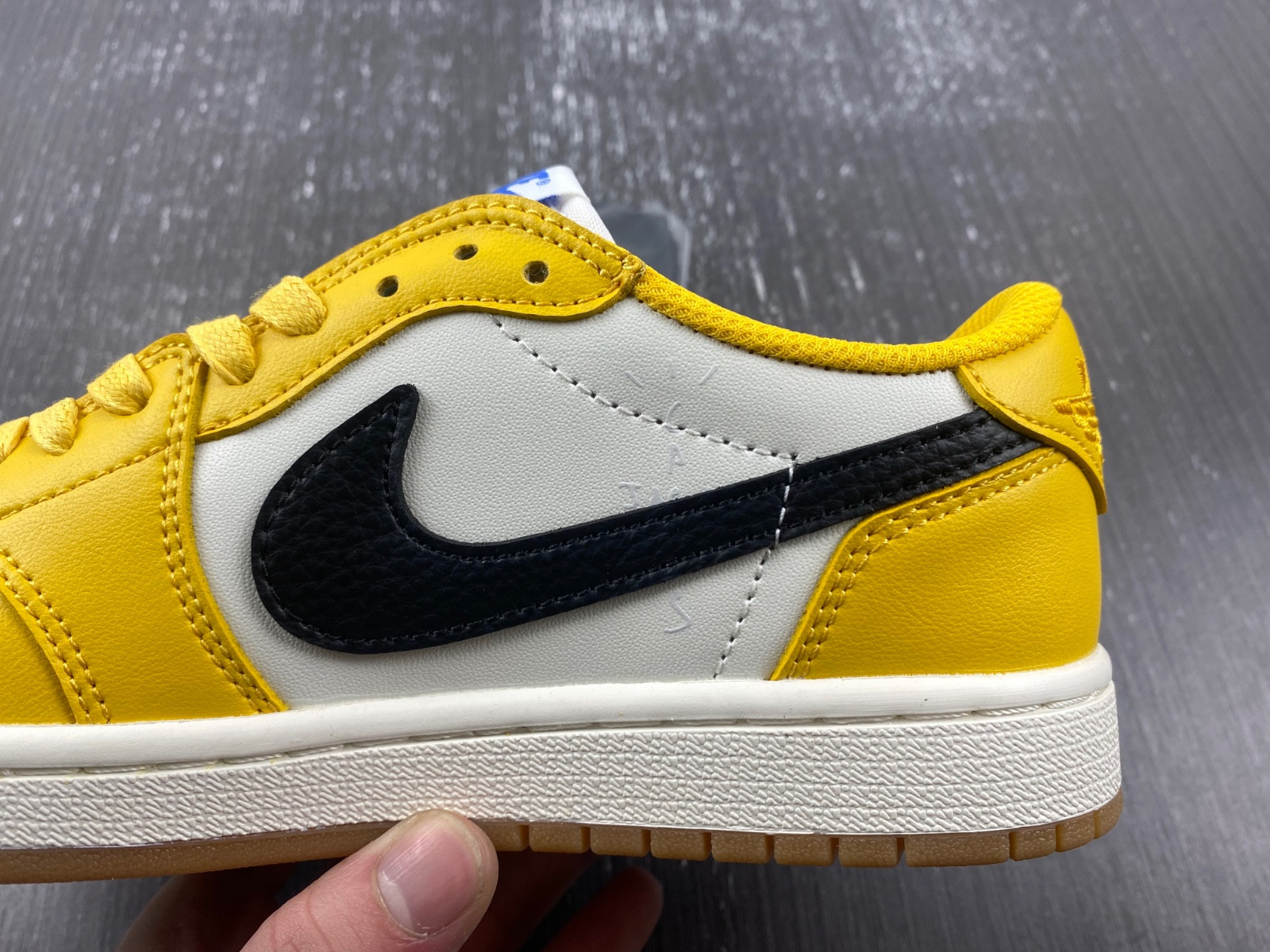 Travis Scott x Jordan 1 Low OG SP DZ4137-700