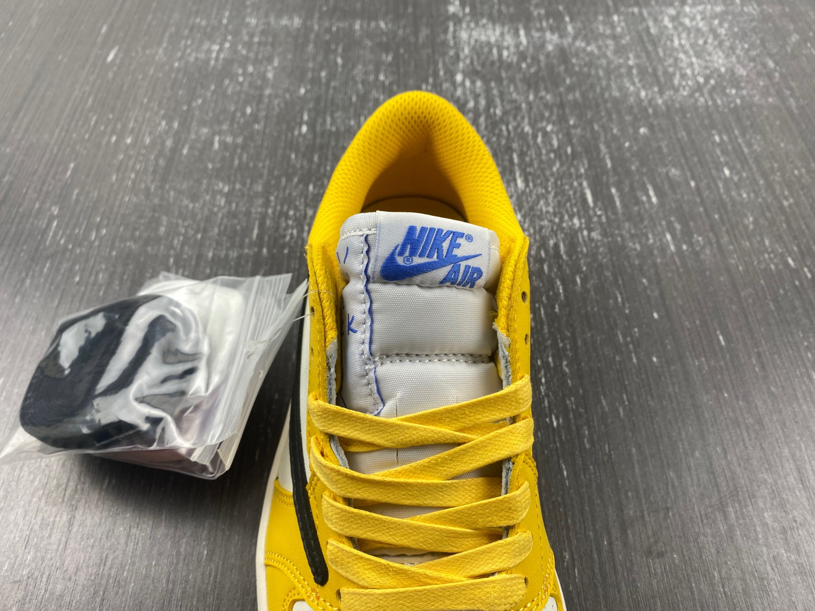 Travis Scott x Jordan 1 Low OG SP DZ4137-700