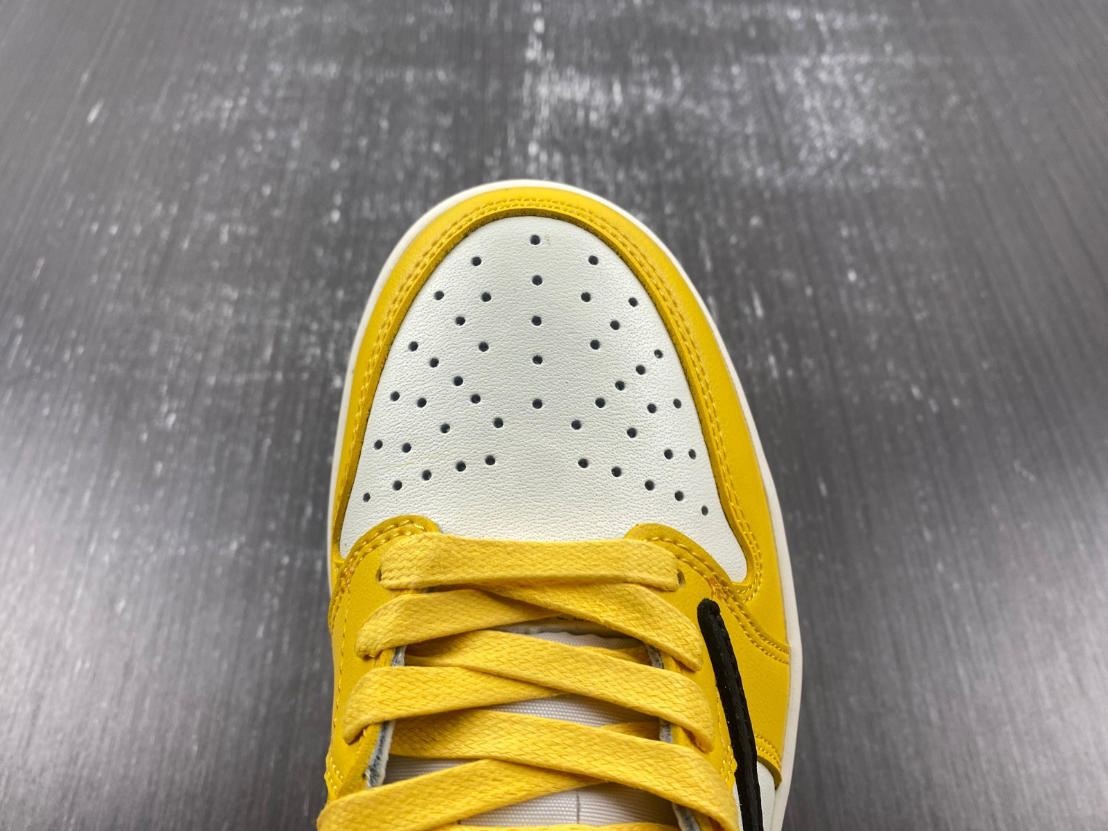 Travis Scott x Jordan 1 Low OG SP DZ4137-700