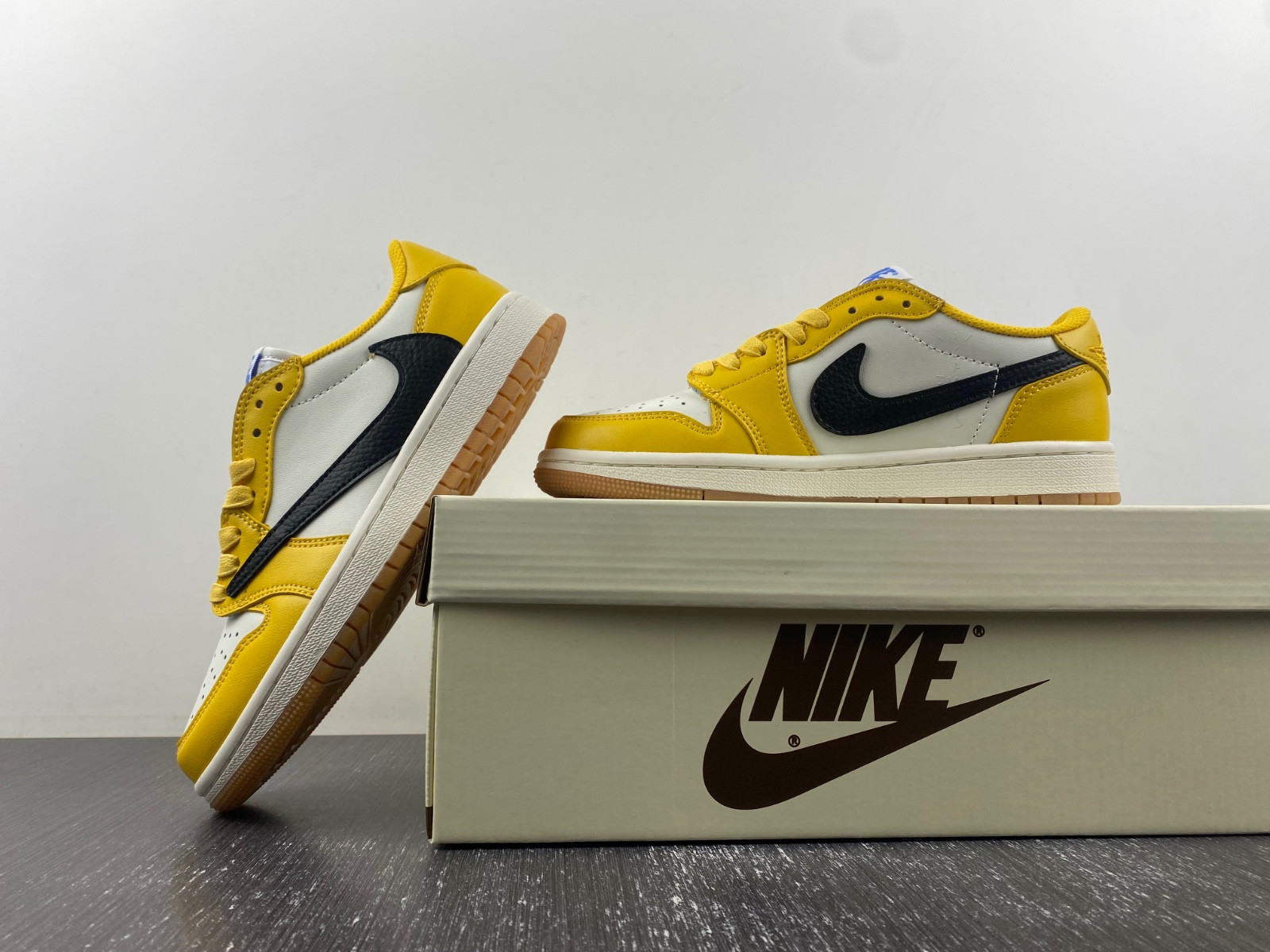 Travis Scott x Jordan 1 Low OG SP DZ4137-700