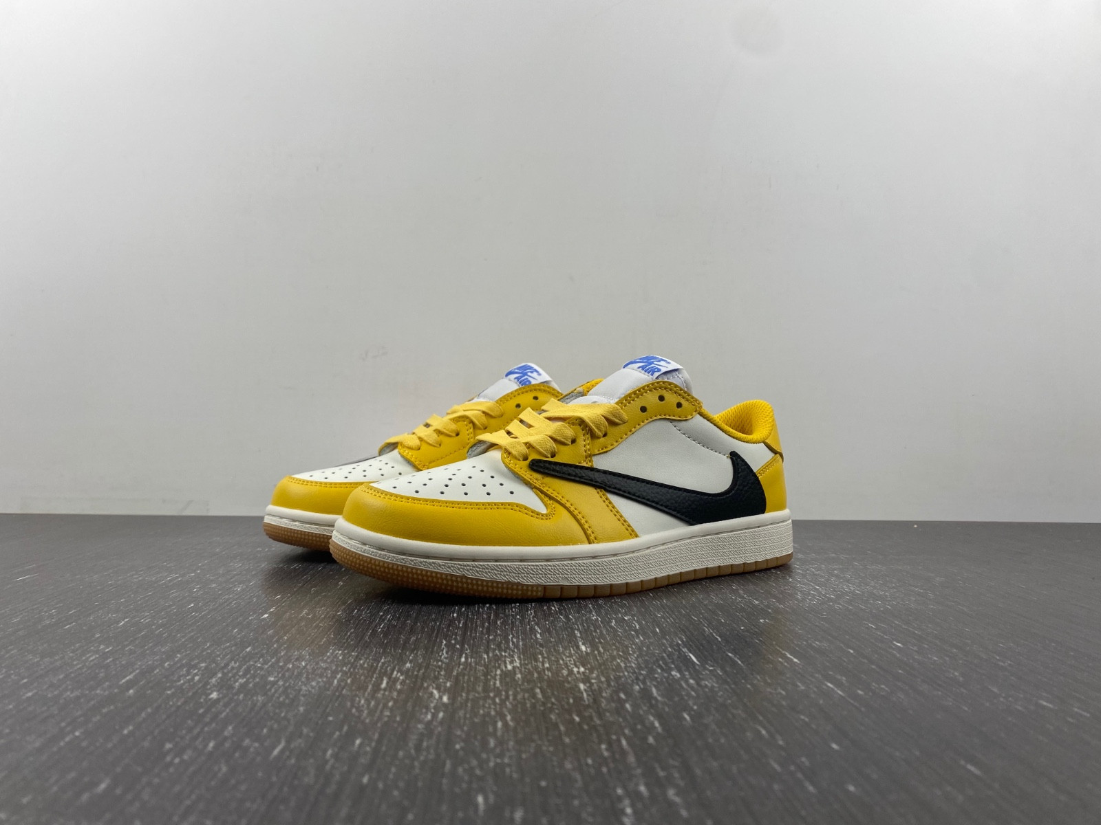 Travis Scott x Jordan 1 Low OG SP DZ4137-700