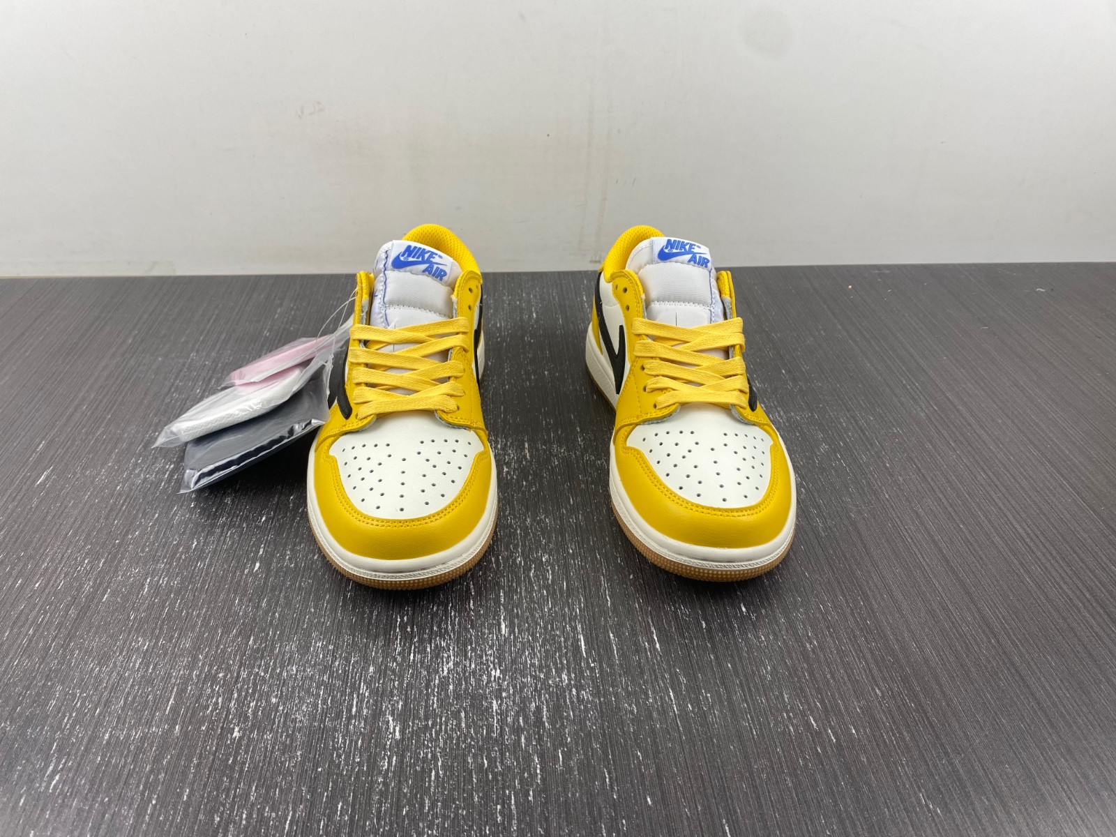 Travis Scott x Jordan 1 Low OG SP DZ4137-700