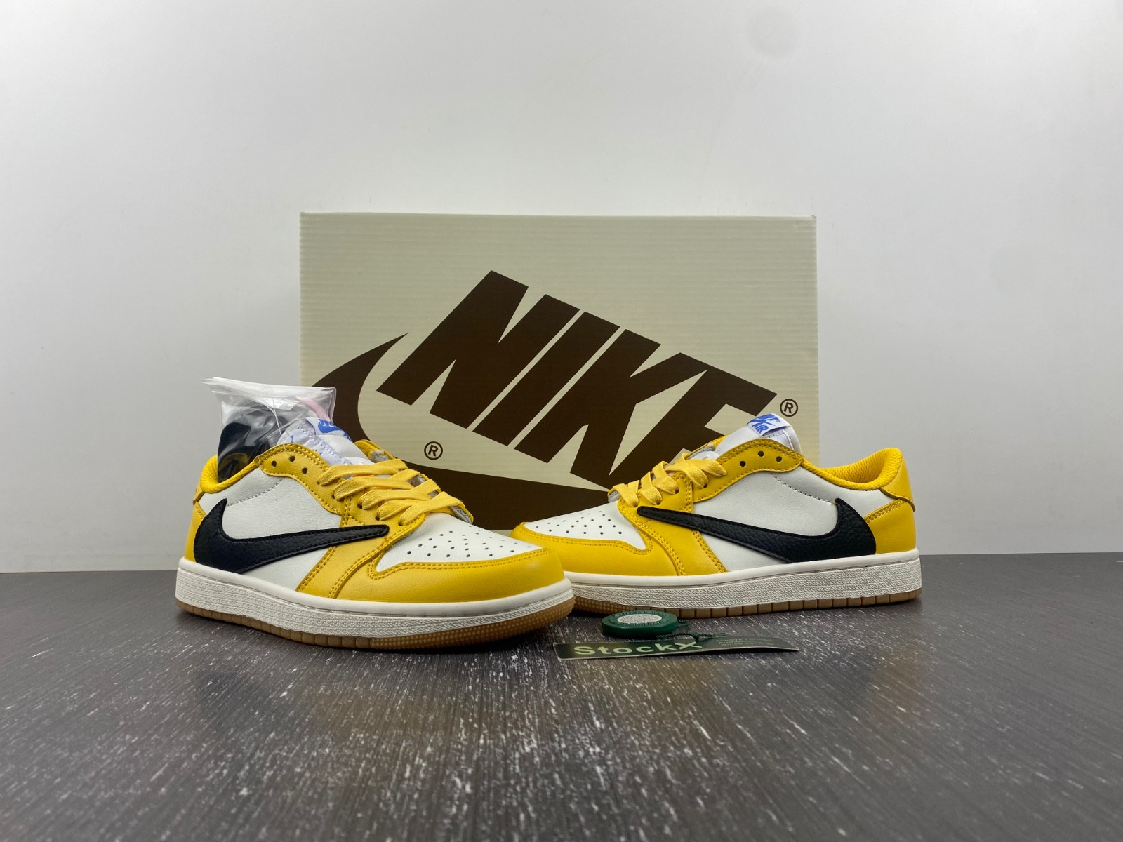 Travis Scott x Jordan 1 Low OG SP DZ4137-700
