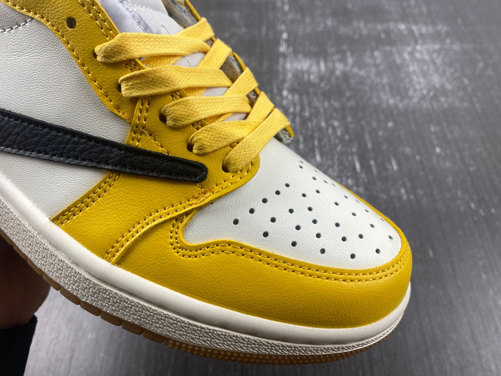 Travis Scott x Jordan 1 Low OG SP DZ4137-700