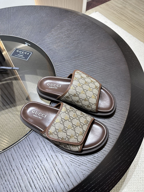 GUC LEATHER SLIDE