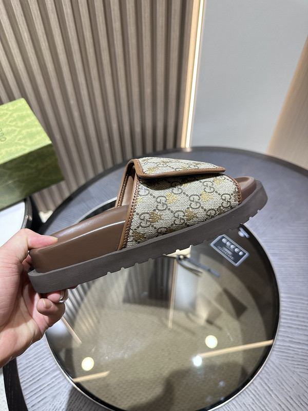 GUC LEATHER SLIDE