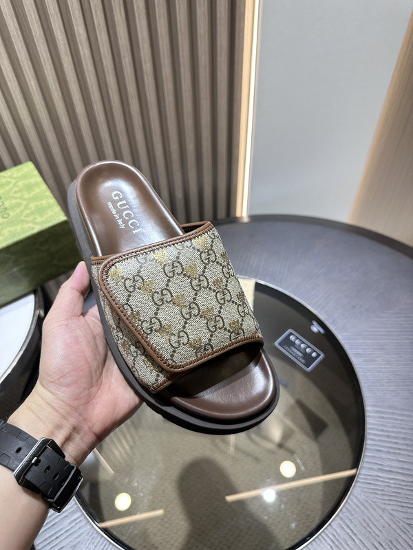 GUC LEATHER SLIDE
