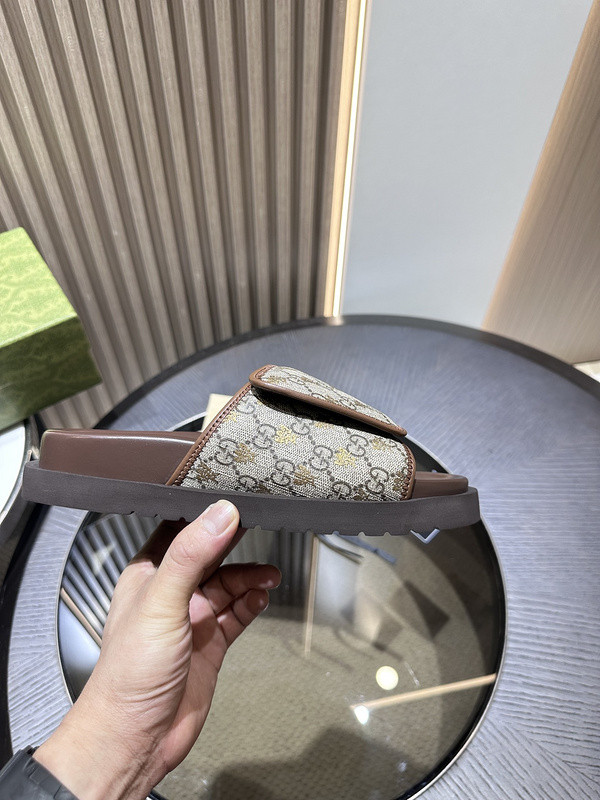 GUC LEATHER SLIDE