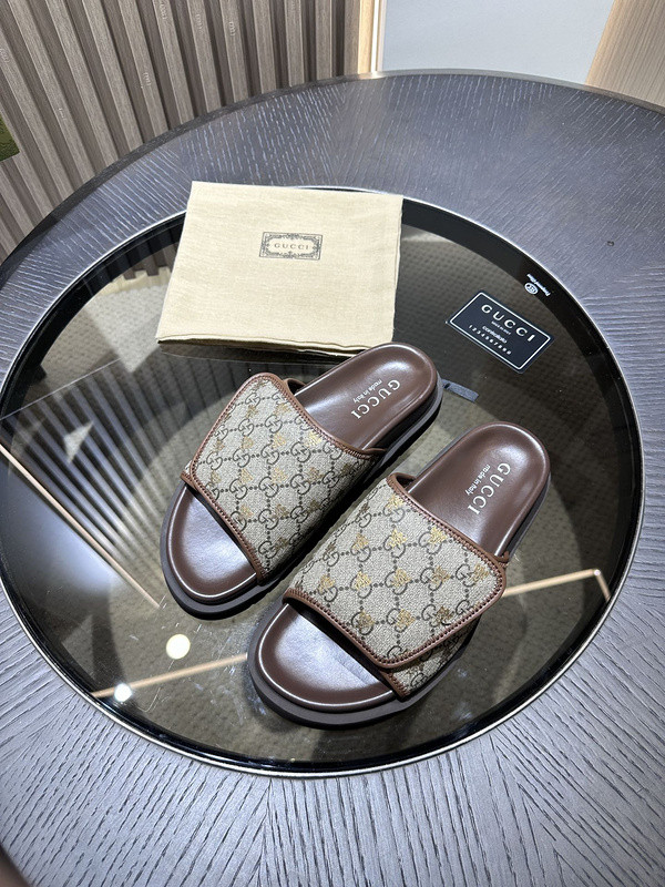 GUC LEATHER SLIDE