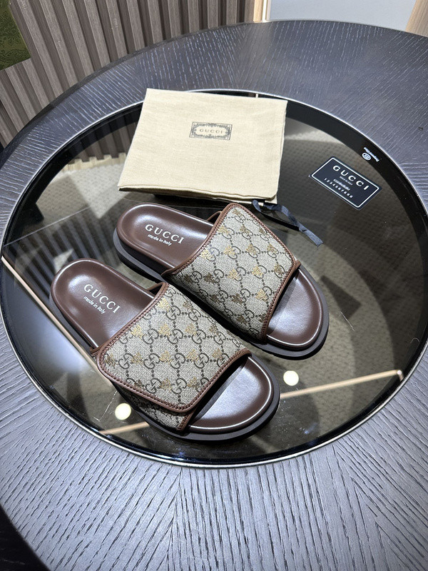 GUC LEATHER SLIDE