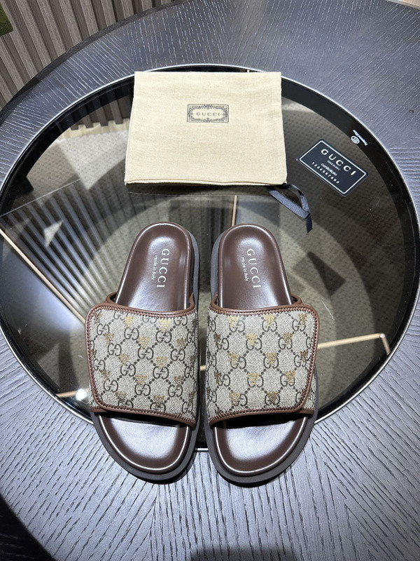 GUC LEATHER SLIDE