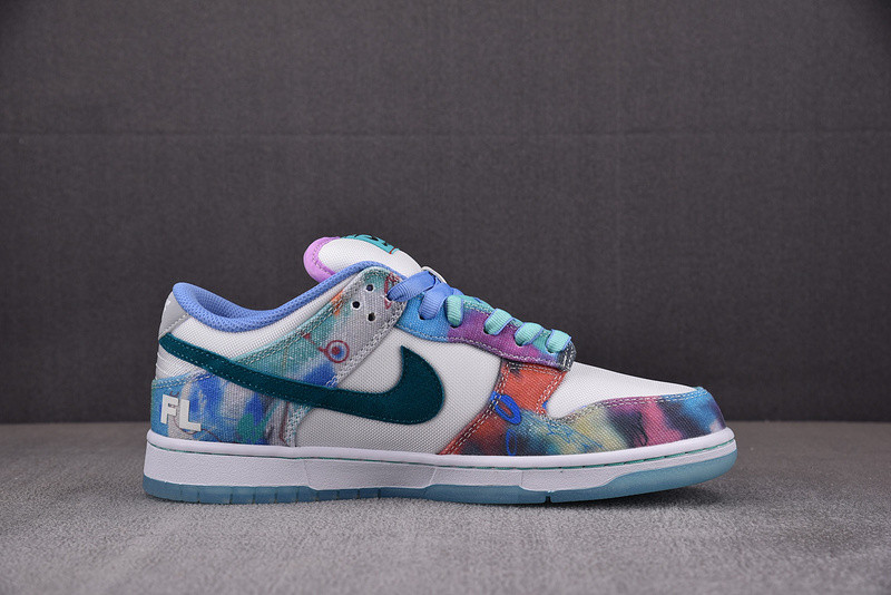 Futura Laboratories x Nike SB Dunk Low HF6061-400