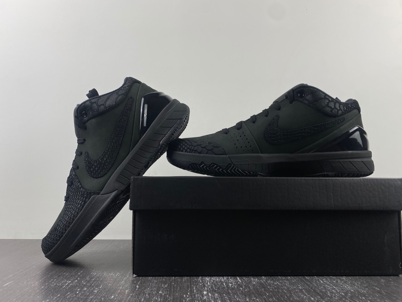 Nike Kobe 4 Protro Gift of Mamba Men