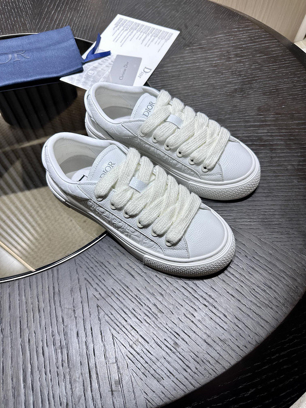 DR B33 SNEAKER
