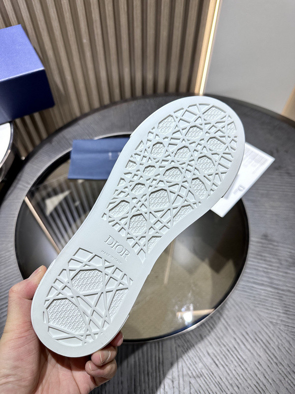 DR B33 SNEAKER