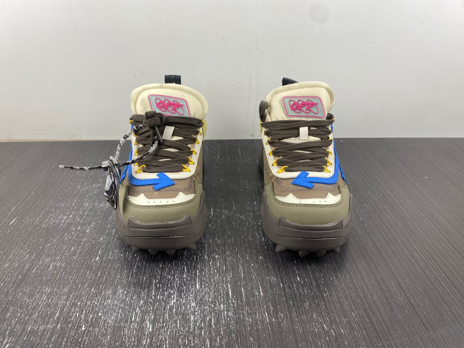 OW C/O ODSY-1000 SPORTS SHOES