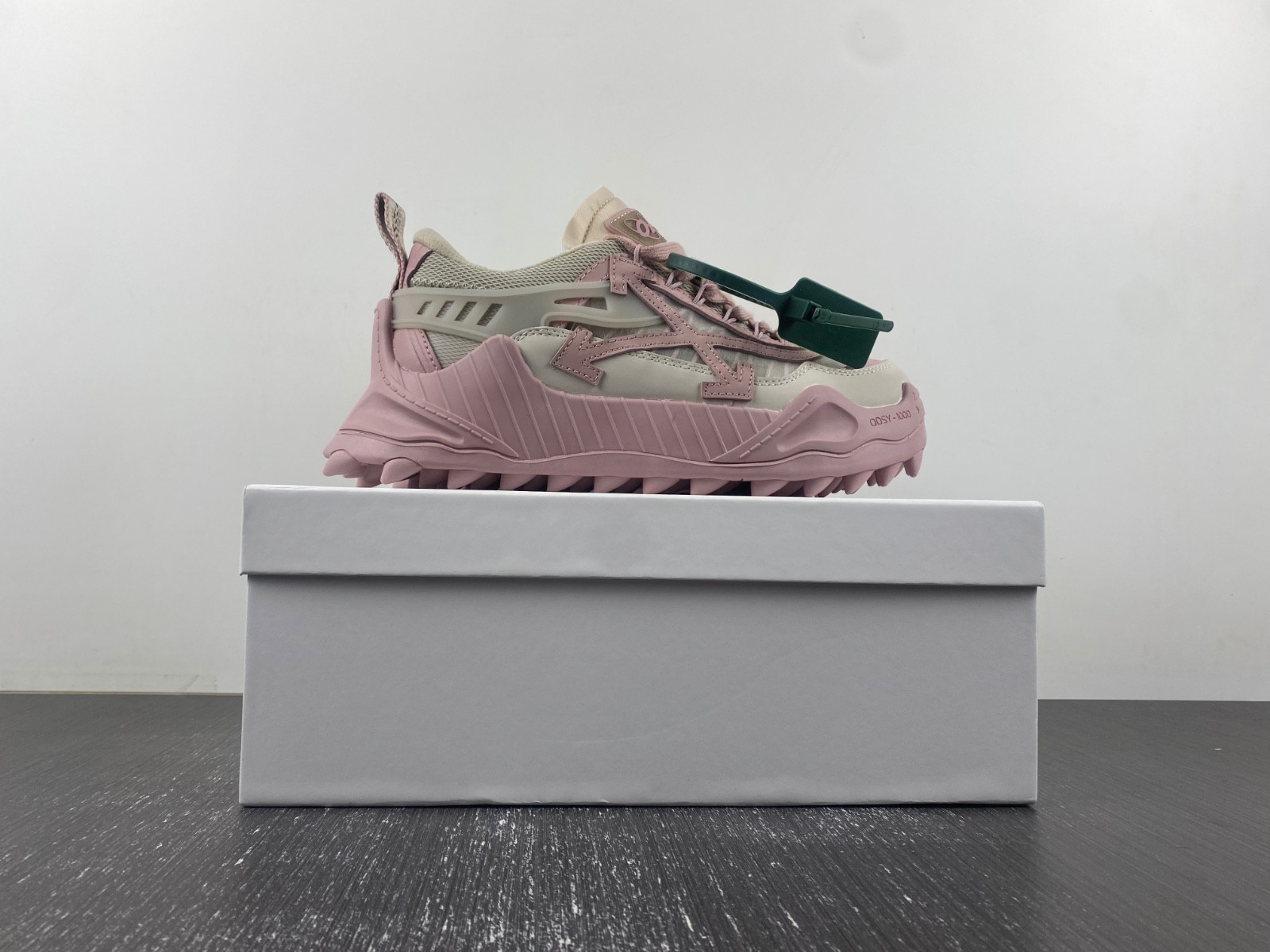 OW C/O ODSY-1000 SPORTS SHOES