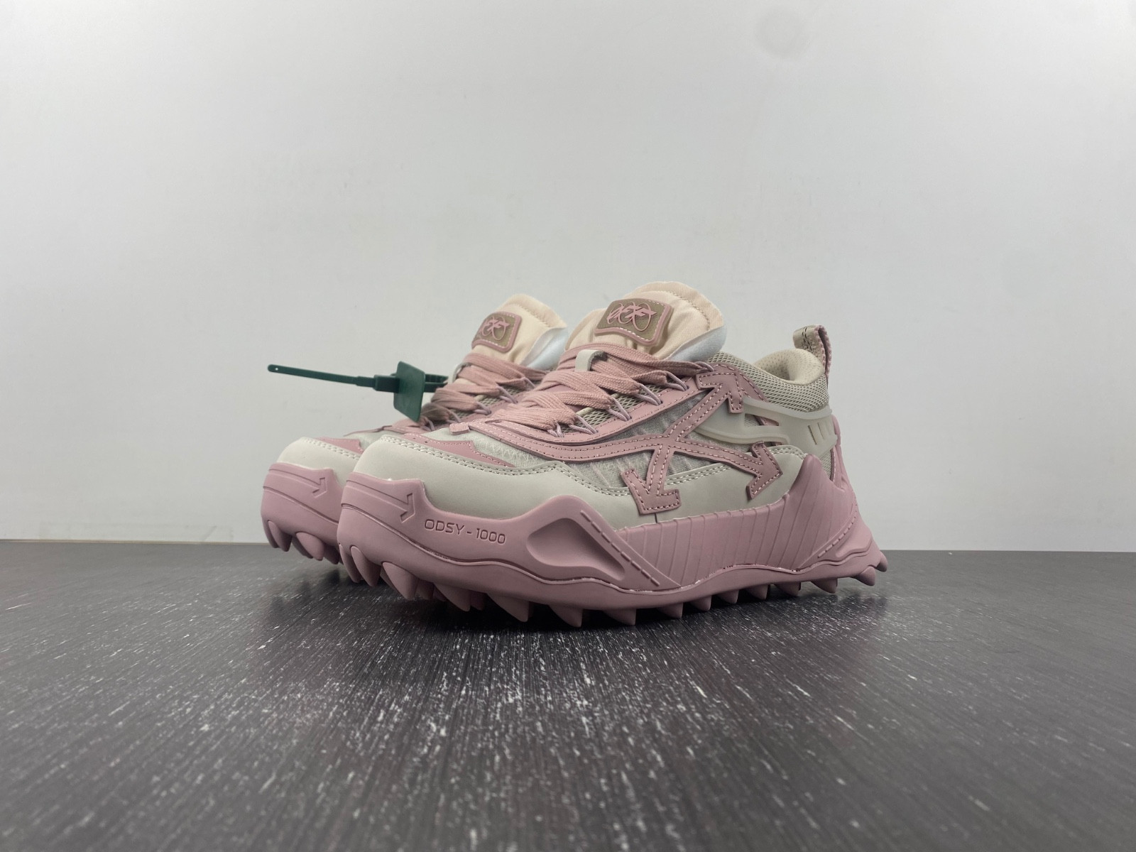 OW C/O ODSY-1000 SPORTS SHOES