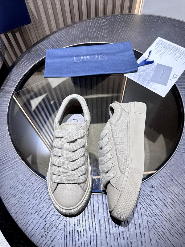 DR B33 SNEAKER