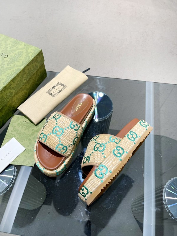 GUC LEATHER SLIDE