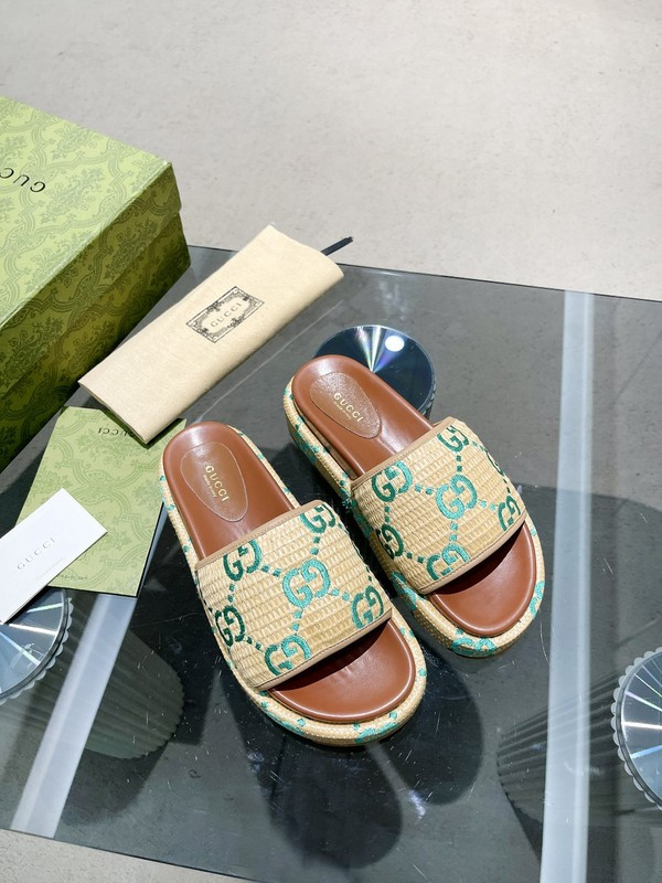 GUC LEATHER SLIDE