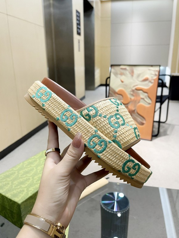 GUC LEATHER SLIDE