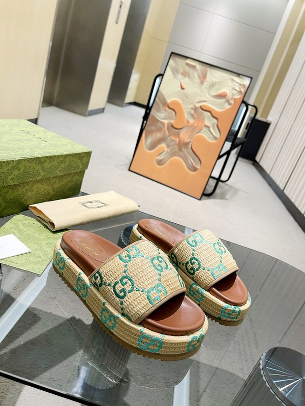 GUC LEATHER SLIDE