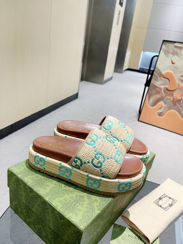 GUC LEATHER SLIDE