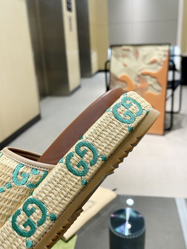 GUC LEATHER SLIDE