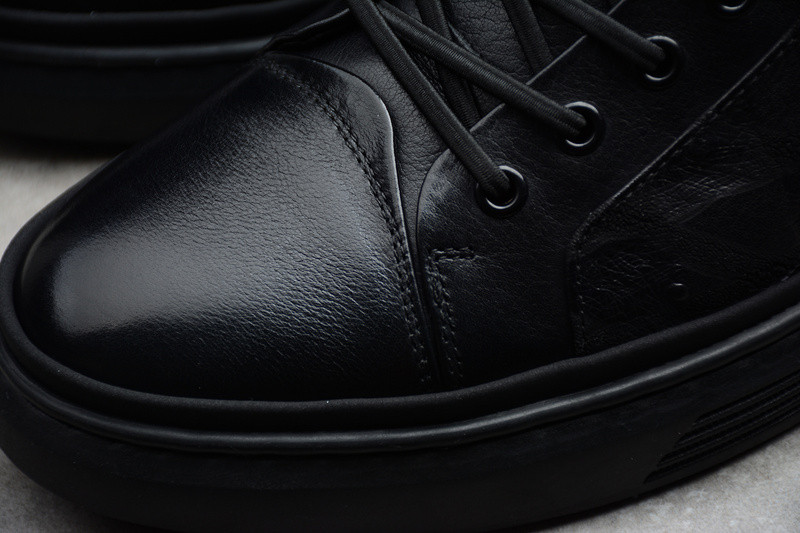 G*u*i sneakers