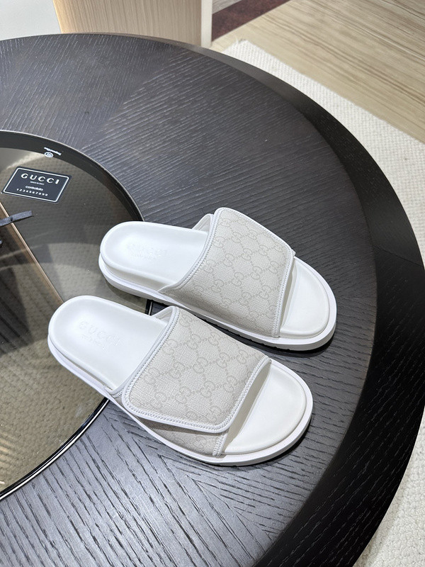 GUC LEATHER SLIDE